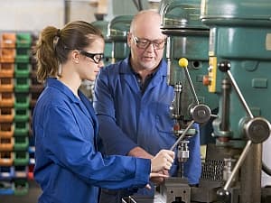 Je jünger, desto günstiger – Berufsunfähigkeitsversicherung für Azubis