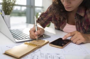 Erst die Risikolebensversicherung, dann die BU: Doppelte Absicherung für Selbstständige